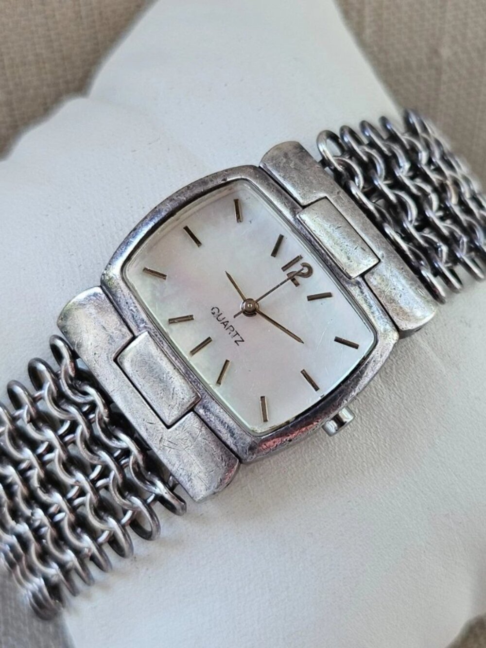 Vintage Metropolitan Museum of Art Wristwatch Silver Tone Band MOP Face Watch